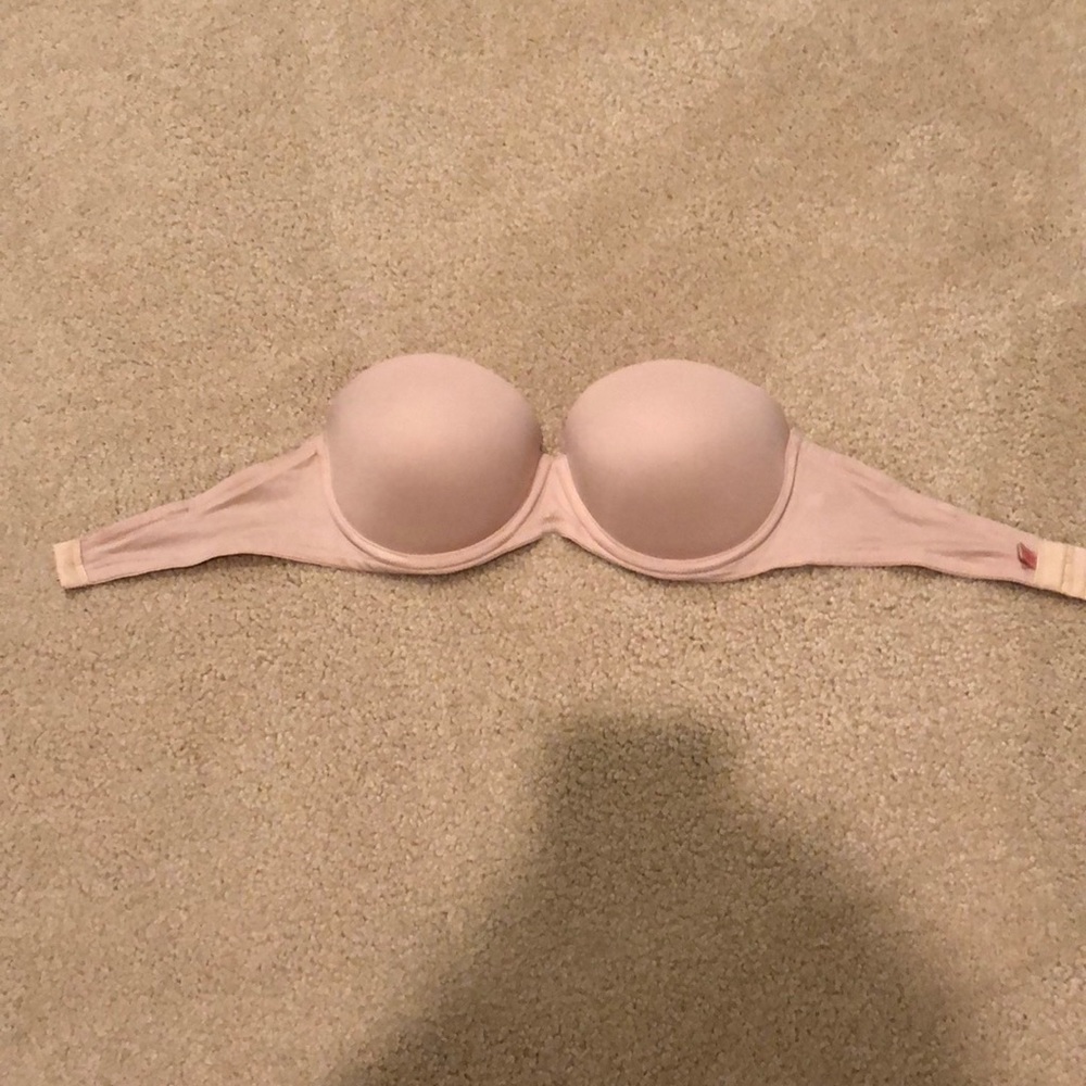 Victoria’s Secret strapless bra
